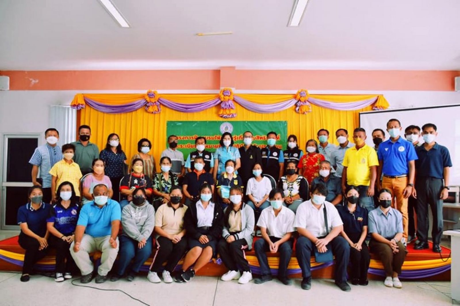 โครงการฝึกอบรมให้ความรู้เกี่ยวกับสิทธิหน้าที่และระเบียบกฎหมายที่ต้องปฏิบัติในชีวิตประจำวัน