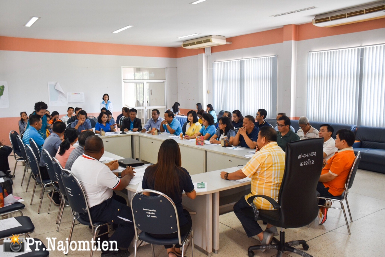 การประชุมคณะกรรมการพัฒนา และประชาคมเทศบาลตำบลนาจอมเทียน