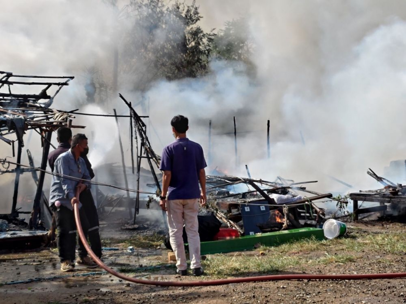 เหตุไฟไหม้แคมป์คนงานจัดเก็บขยะของบริษัท เมืองสะอาด