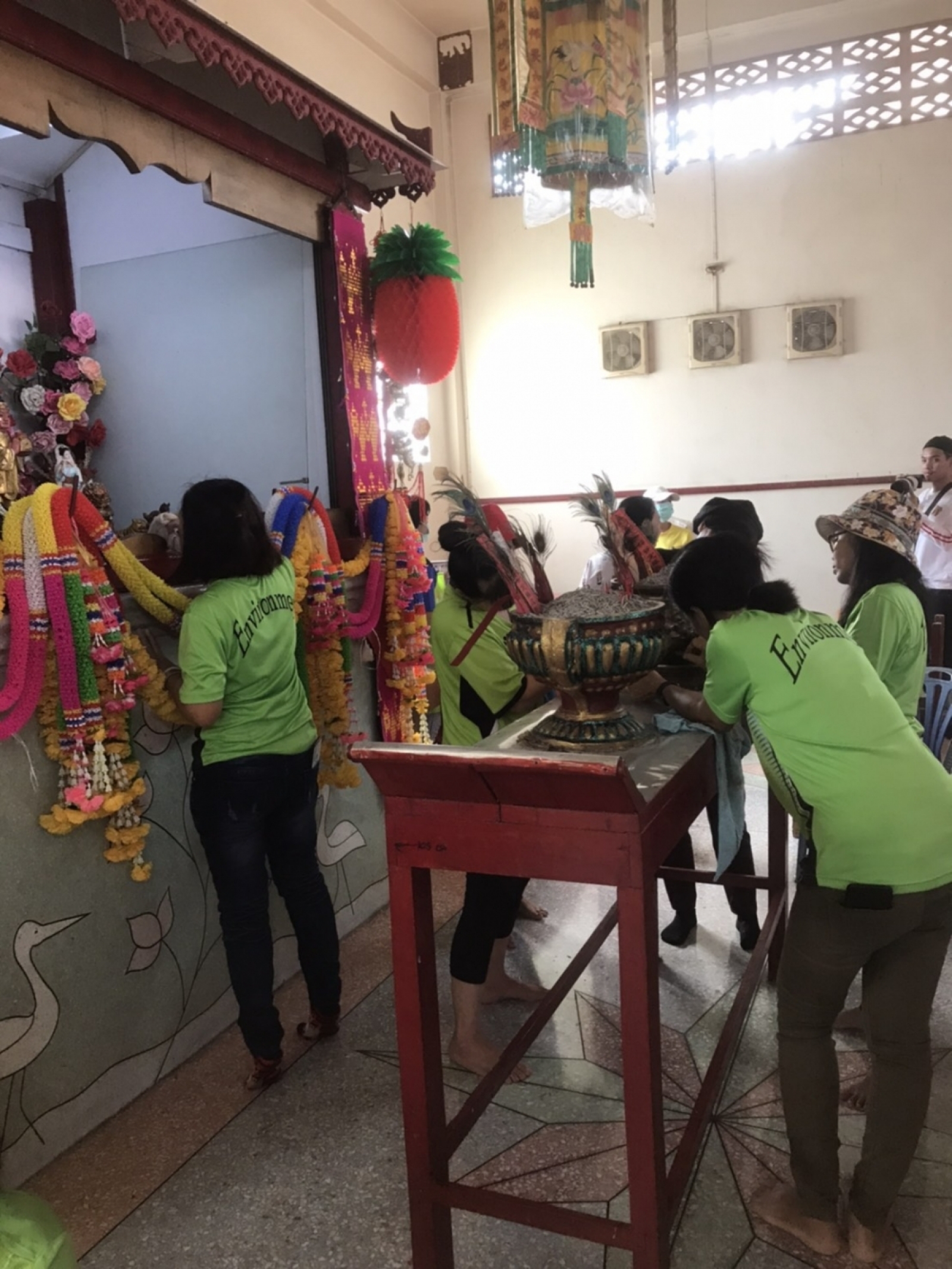 เทศบาลตำบลนาจอมเทียนร่วมกับกลุ่มอาสาสมัครท้องถิ่นรักษ์โลก(อถล.) และบริษัทแมกโนเลีย ทำกิจกรรม Big Cleaning  ณ. ศาลเจ้าแม่ฝอยทอง เพื่อเตรียมงานศาลเจ้าแม่ฝอยทองครบรอบ113ปี