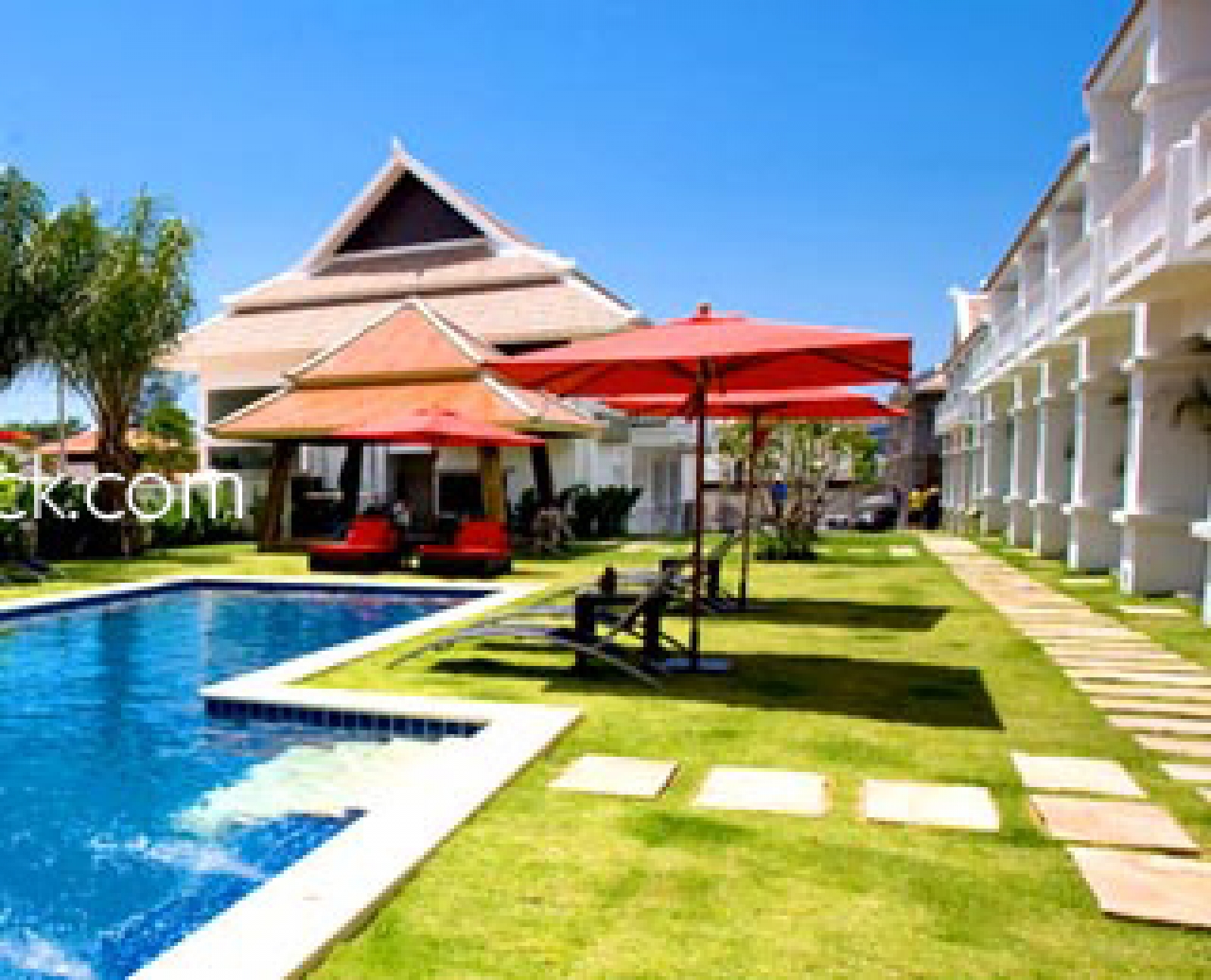 โรงแรมปาล์มโกรฟ รีสอร์ท