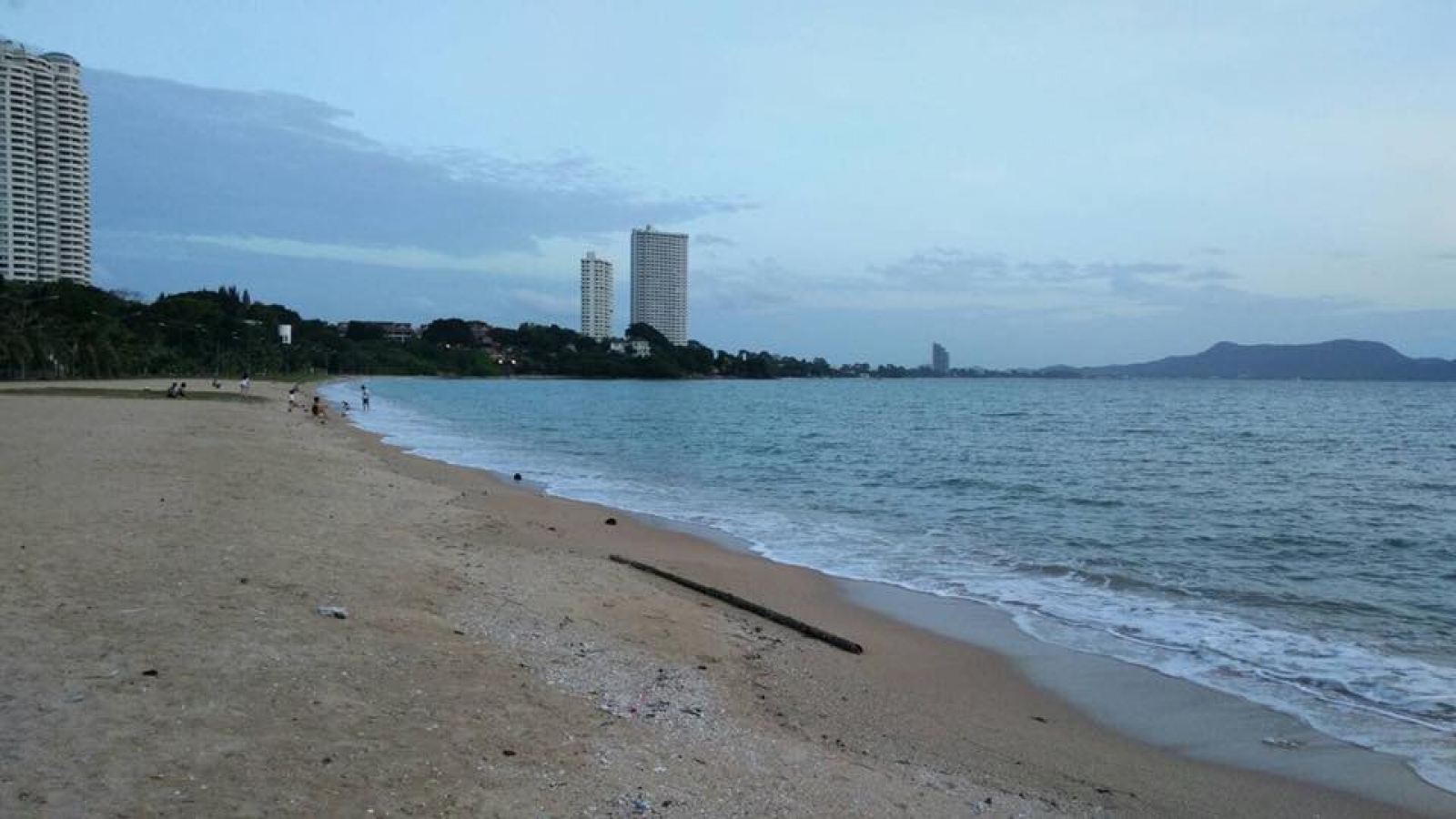 การดำเนินการเก็บขยะชายหาดบ้านอำเภอ