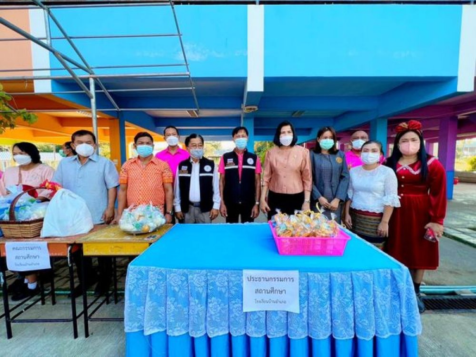 โรงเรียนบ้านอำเภอจัดพิธีเจริญพระพุทธมนต์และตักบาตรเพื่อถวายพระพรแด่สมเด็จพระเจ้าลูกเธอ เจ้าฟ้าพัชรกิติยาภา