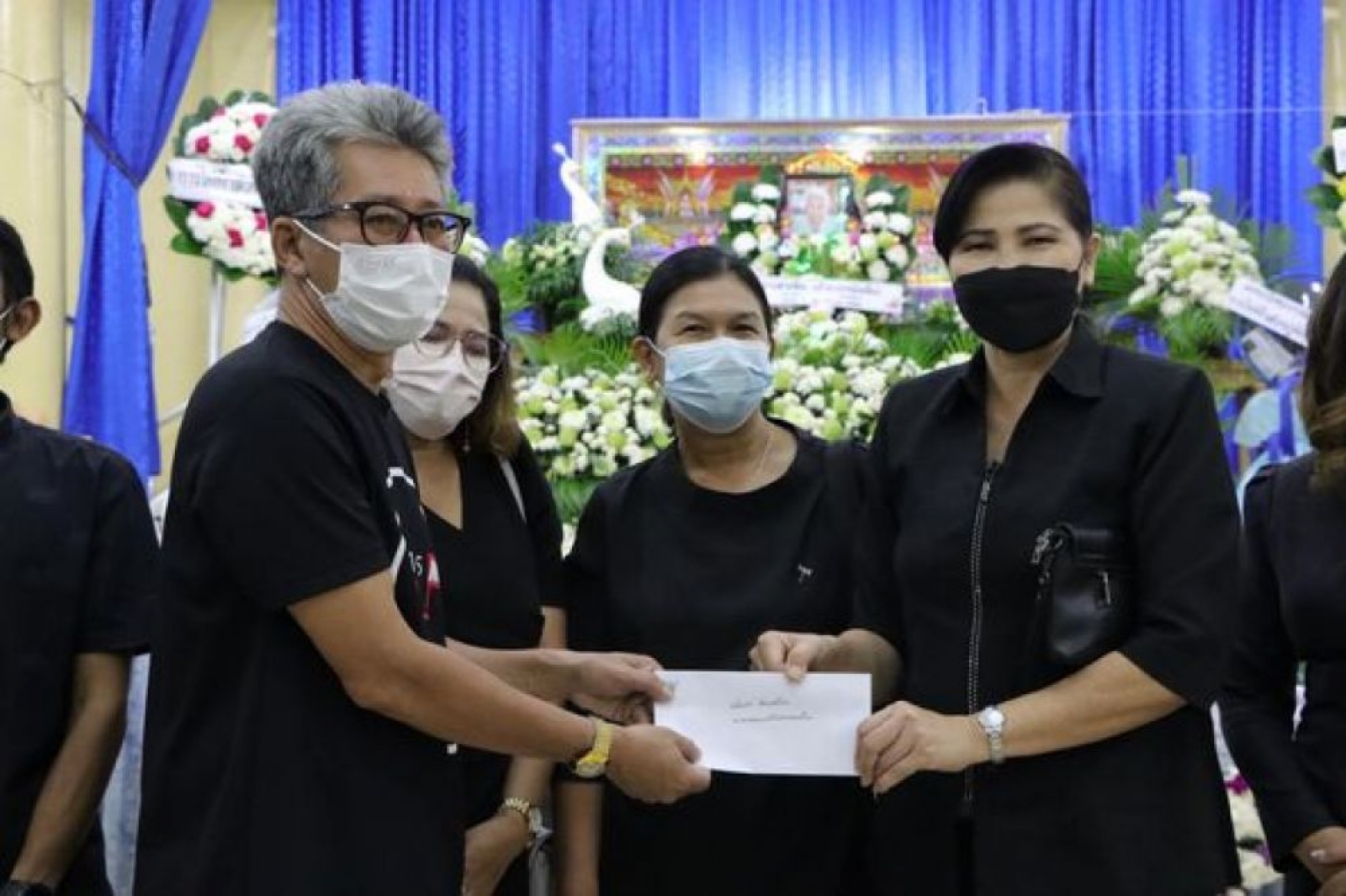 ร่วมพิธีสวดพระอภิธรรม “คุณแม่สายพิณ แก้วอาภรณ์เหลือง” 