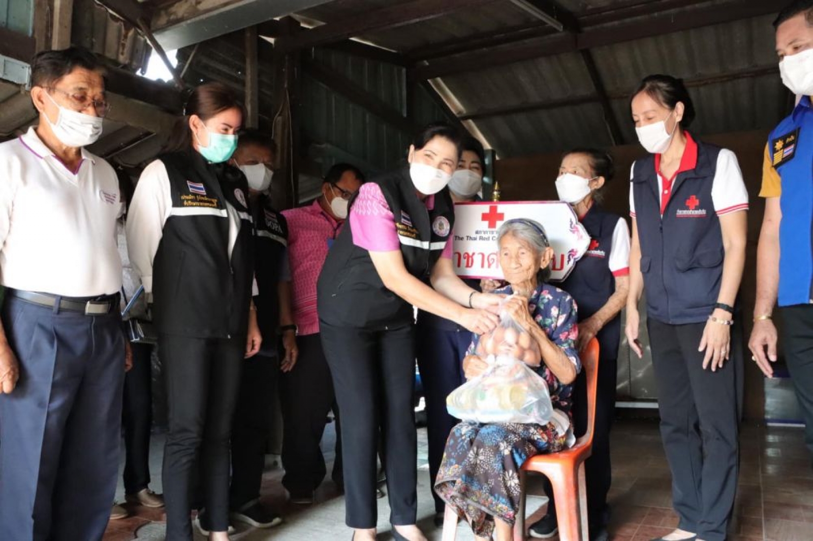 เยี่ยมผู้สูงอายุ ผู้พิการ ผู้ด้อยโอกาสในเขตเทศบาลตำบลนาจอมเทียน