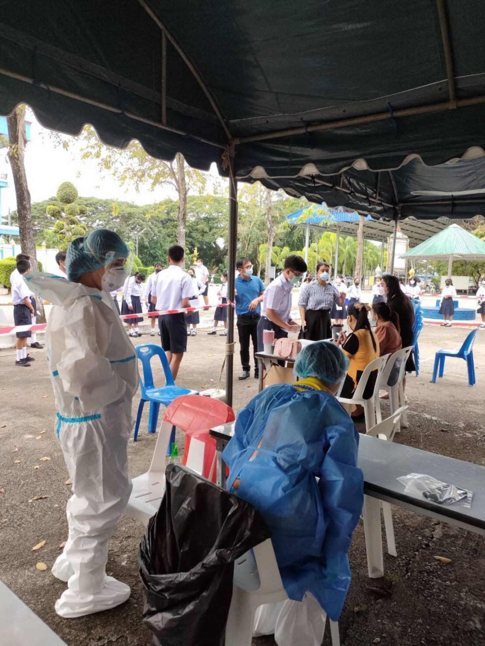 ตรวจคัดกรองหาโรคติดเชื้อไวรัสโคโรนา 2019 (COVID-19)