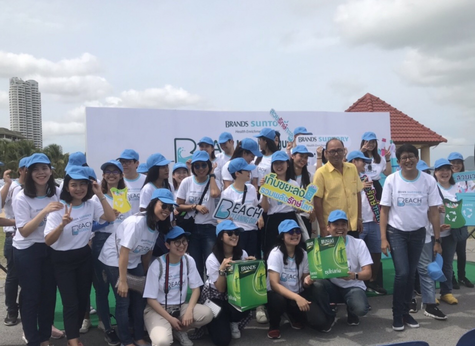 กิจกรรมเก็บขยะชายหาดและให้ความรู้เกี่ยวกับการคัดแยกขยะตามหลัก3R