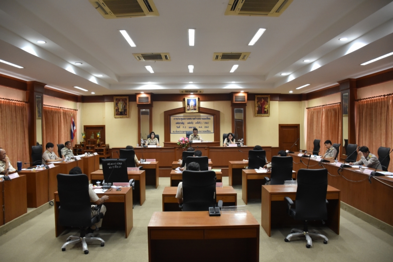 การประชุมสภาเทศบาลตำบลนาจอมเทียน 