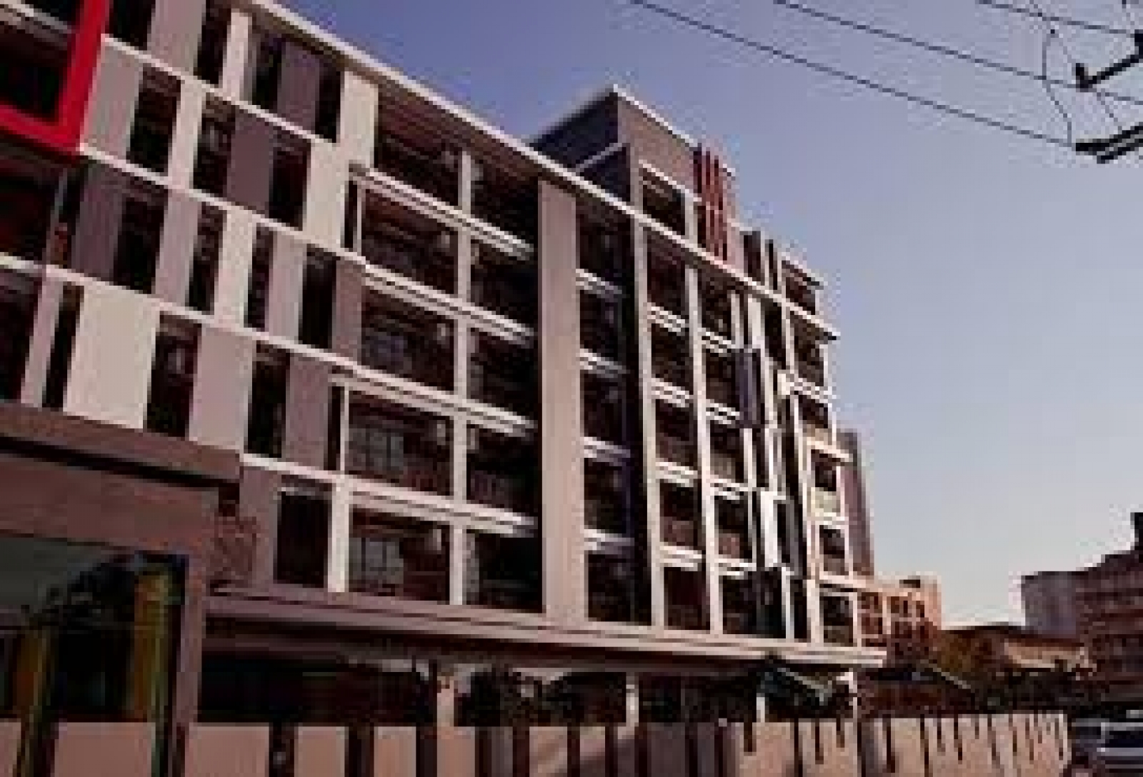 โรงแรม 101 ฮอลิเดย์ สวีท 