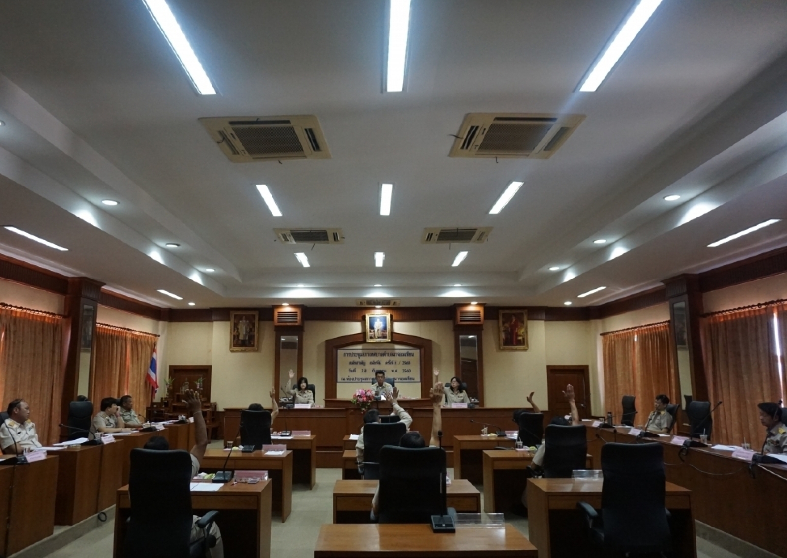 การประชุมสภาเทศบาลตำบลนาจอมเทียน