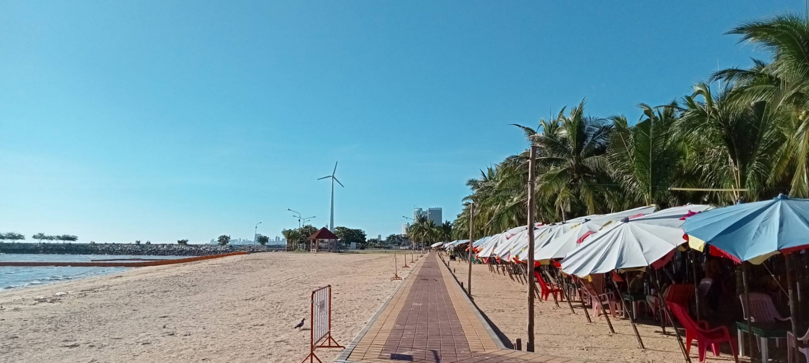 ชายหาดบ้านอำเภอ