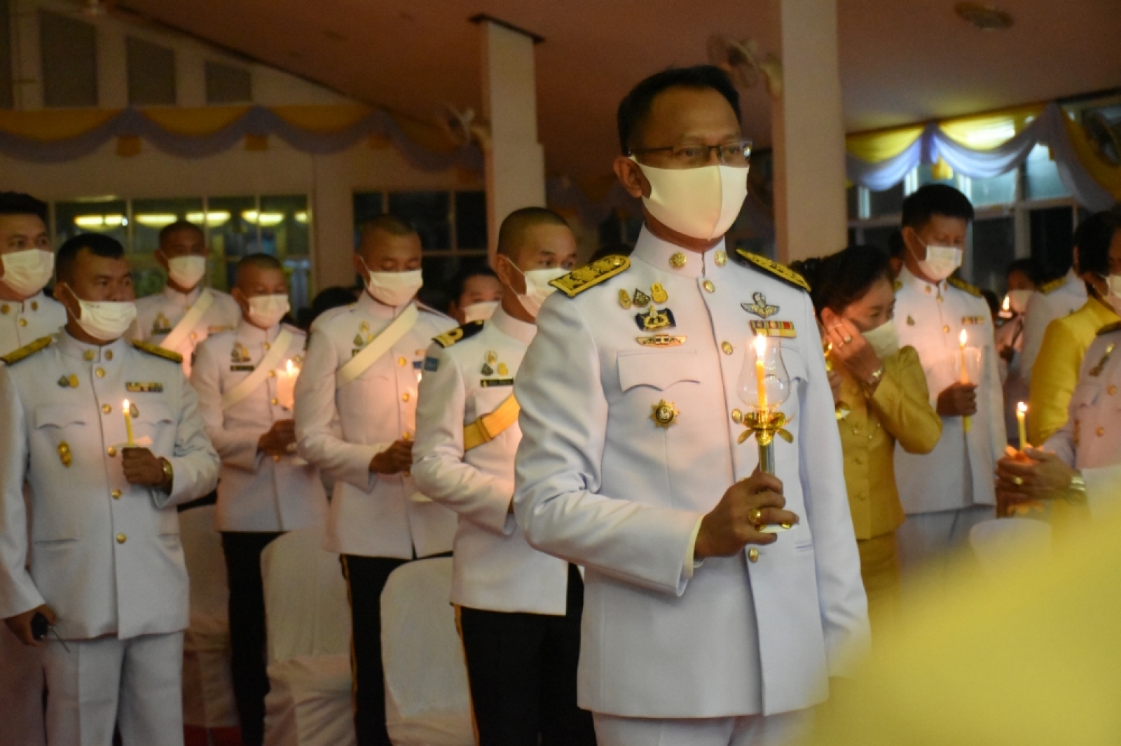 จุดเทียนเพื่อน้อมรำลึกในพระมหากรุณาธิคุณพระบาทสมเด็จุดเทียนเพื่อน้อมรำลึกในพระมหากรุณาธิคุณพระบาทสมเด็จพระ​บรม​ชนกาธิเบศร​มหา​ภูมิพล​อดุลยเดช​มหาราช​บรม​นาถ​บพิตรจพระ​บรม​ชนกาธิเบศร​มหา​ภูมิพล​อดุลยเดช​มหาราช​บรม​นาถ​บพิตร