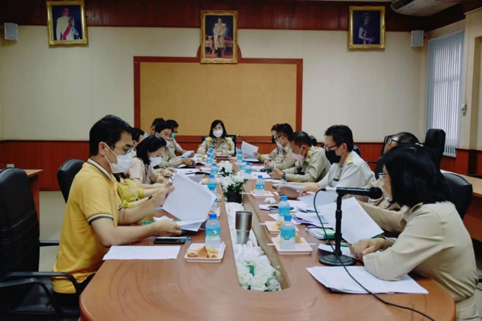 การประชุมคณะผู้บริหารและหัวหน้าส่วนราชการเทศบาลตำบลนาจอมเทียน