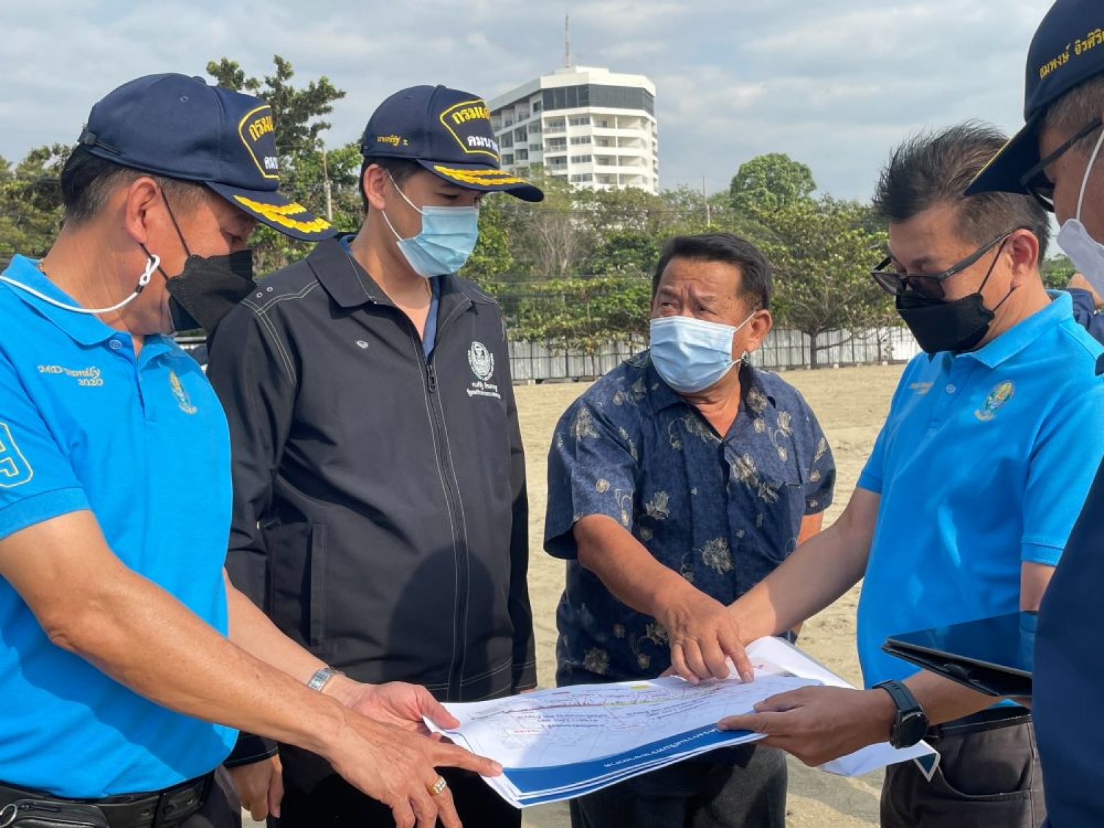 ดำเนินการขอรับการสนับสนุนงบประมาณเพื่อเสริมทรายป้องกันการกัดเซาะชายหาดนาจอมเทียน